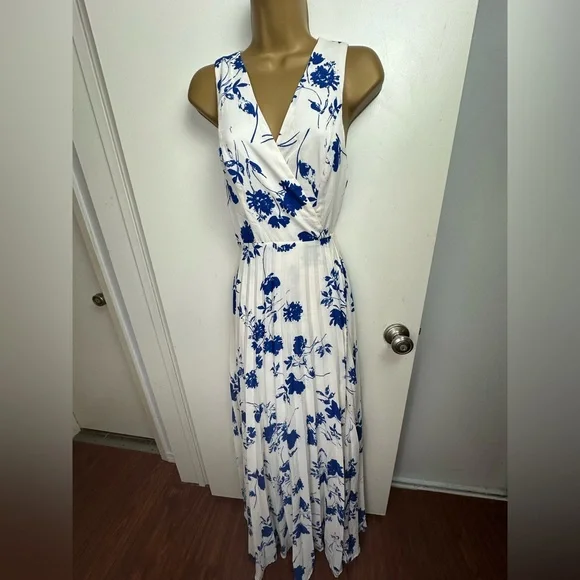Lulus Blue and White Lindsie Floral Print Pleated Wrap CharmingMaxi Dress NWOT S - Picture 5 of 16